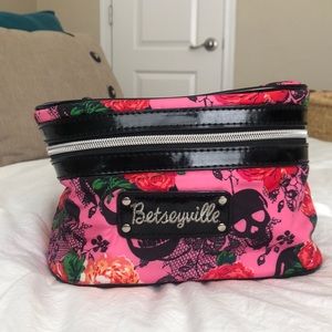 Betsey Johnson, Betseyville Cosmetic Bag Set
